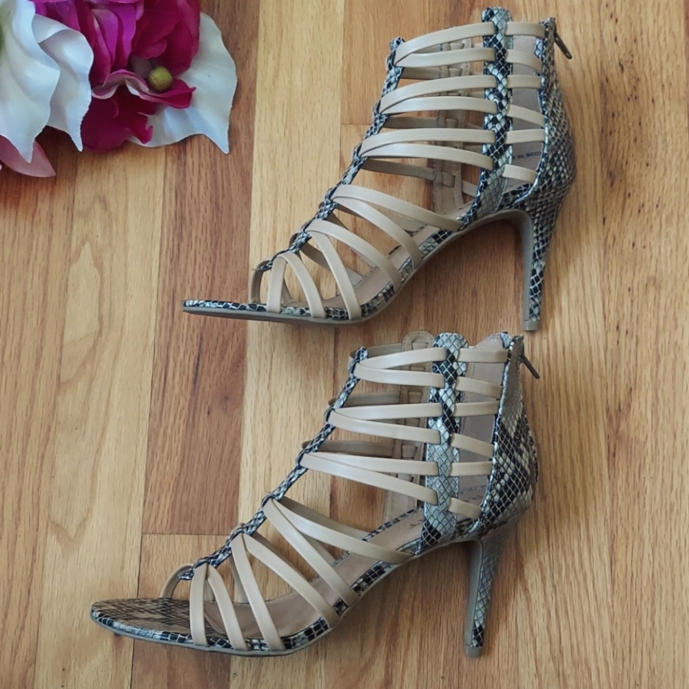 Report Ricco Snakeprint Gladiator Sandals Size 9.5